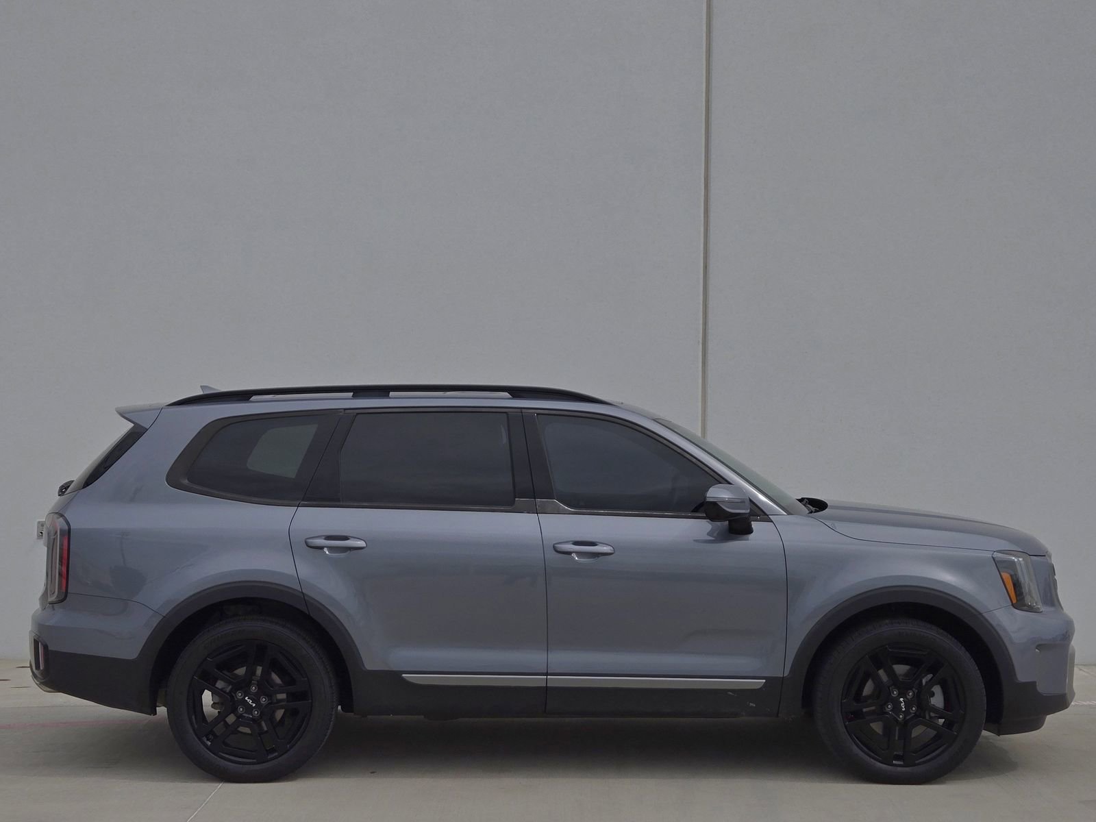 Used 2023 Kia Telluride SX X-Line image 3