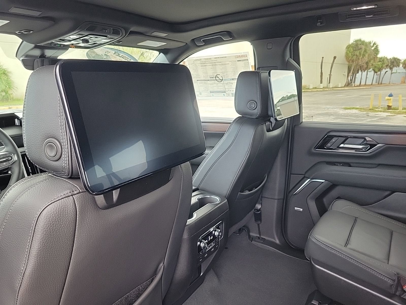 New 2026 GMC Yukon XL Denali w/ Denali Reserve Package AWD/4WD image 12