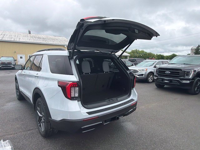 Used 2026 Ford Explorer ST-Line w/ ST-Line Street Pack AWD/4WD image 57