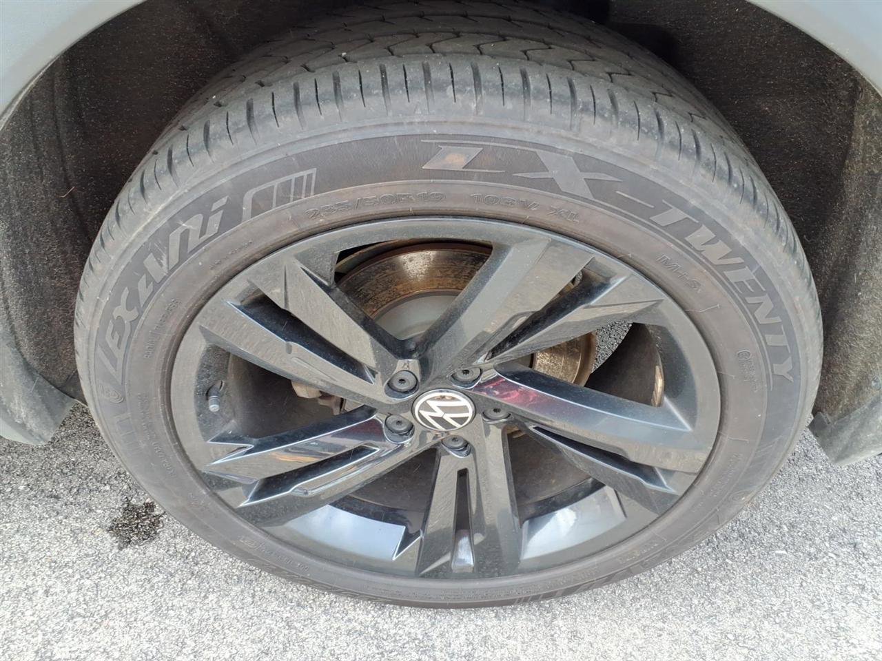 Used 2023 Volkswagen Tiguan SE R-Line image 10