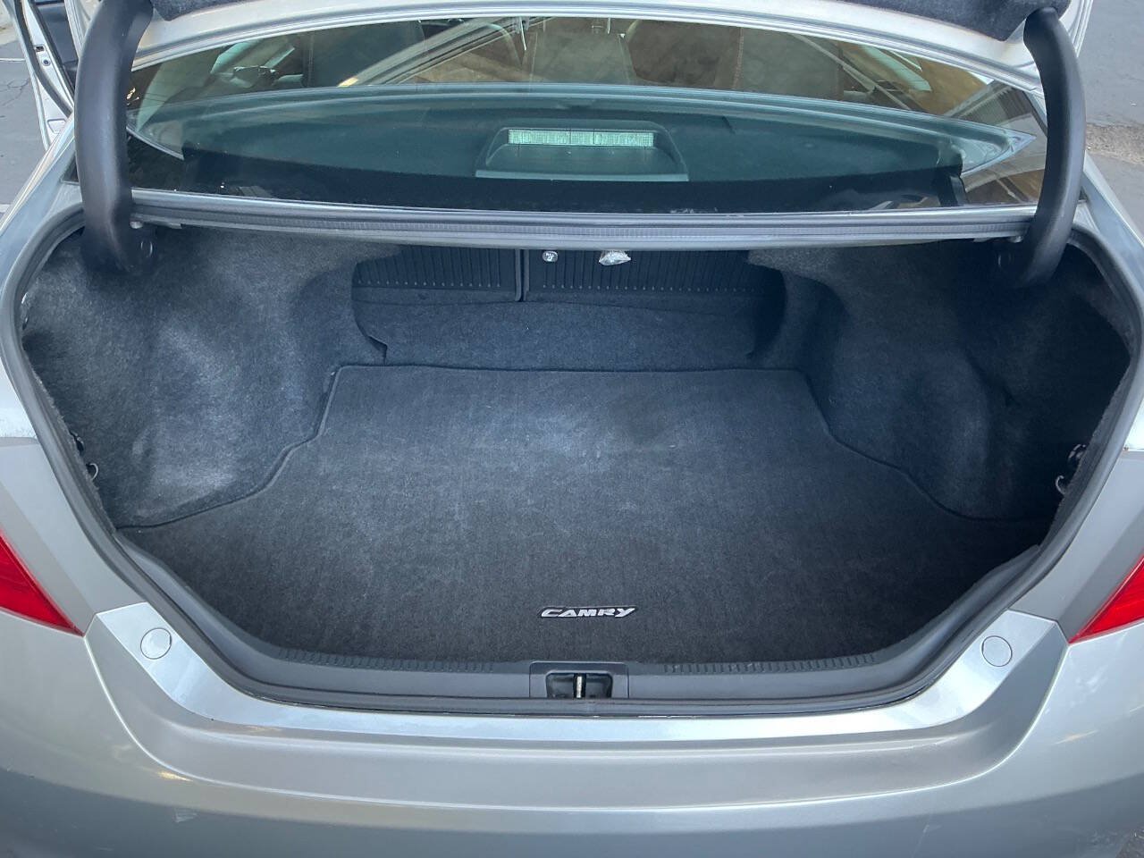 Used 2015 Toyota Camry SE FWD image 16