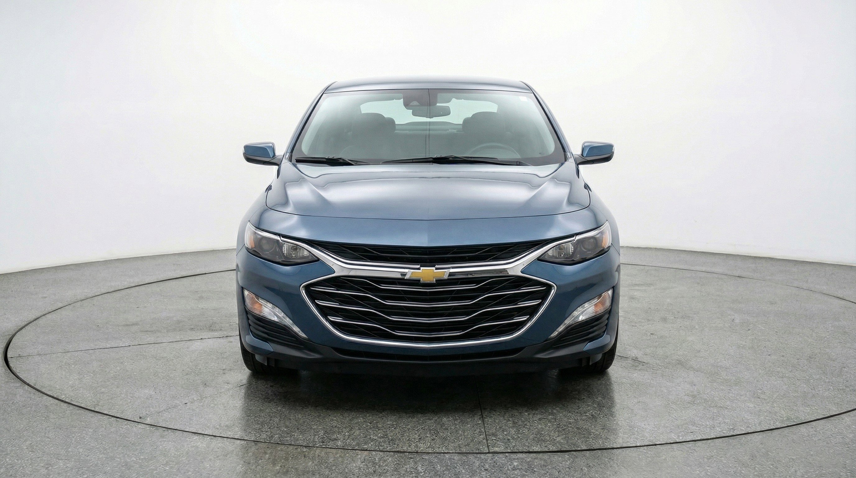Used 2024 Chevrolet Malibu LT image 2