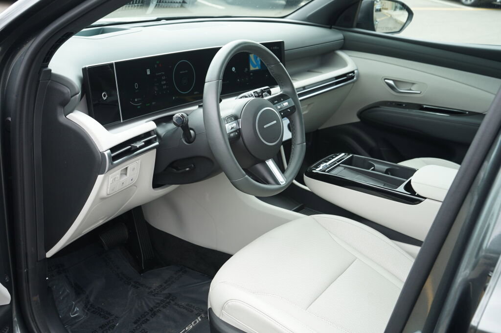 Certified 2025 Hyundai Tucson Limited AWD/4WD image 14