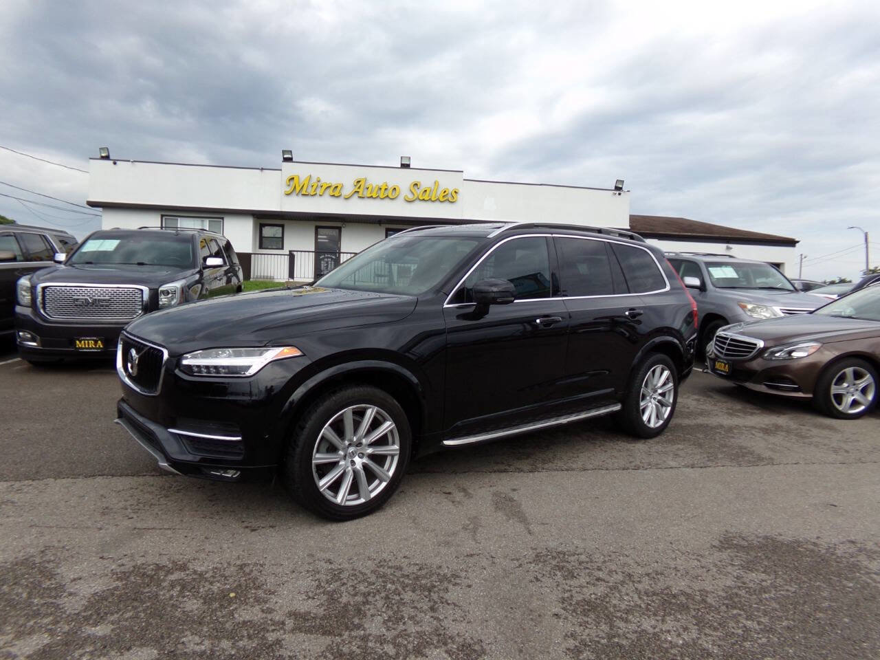 Used 2016 Volvo XC90 T6 Momentum w/ Momentum Plus Package image 2