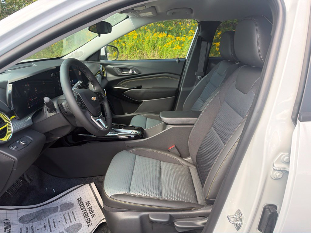 New 2026 Chevrolet Trax LT w/ LT Convenience Package FWD image 19