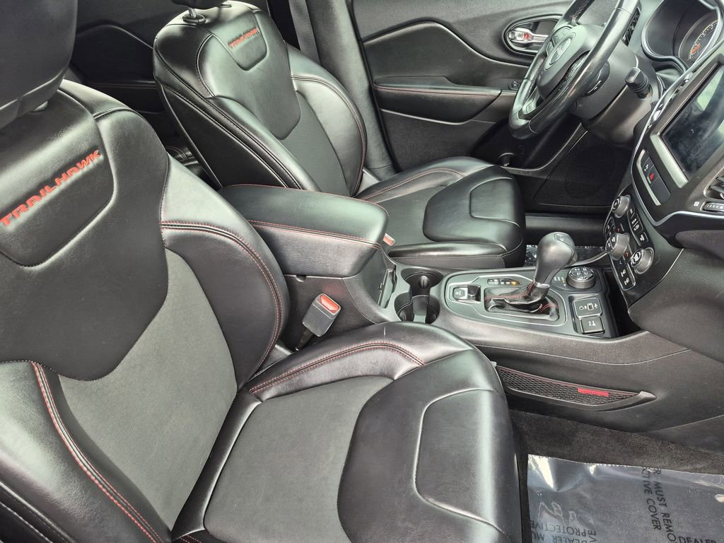 Used 2019 Jeep Cherokee Trailhawk w/ Cold Weather Group image 16
