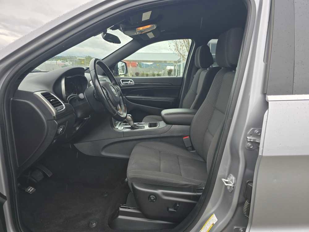 Used 2020 Jeep Grand Cherokee Laredo image 9