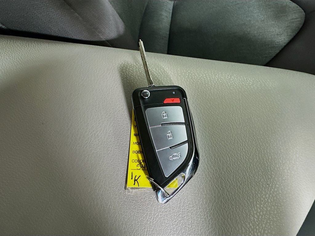 Used 2018 Toyota Camry L image 35