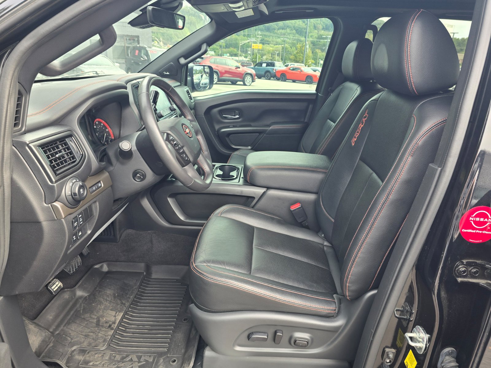 Used 2024 Nissan Titan PRO-4X w/ Pro-4x Convenience Package AWD/4WD image 14