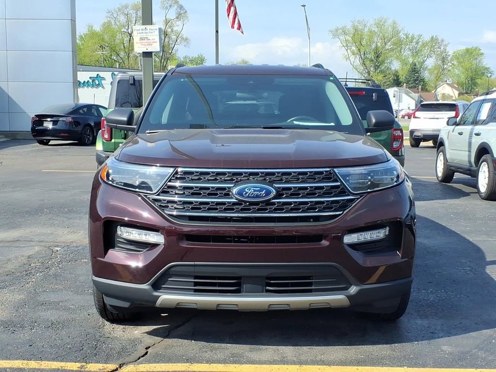 Used 2023 Ford Explorer XLT w/ Equipment Group 202A AWD/4WD image 3