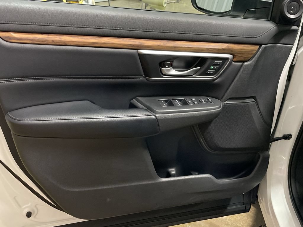 Used 2018 Honda CR-V Touring image 12