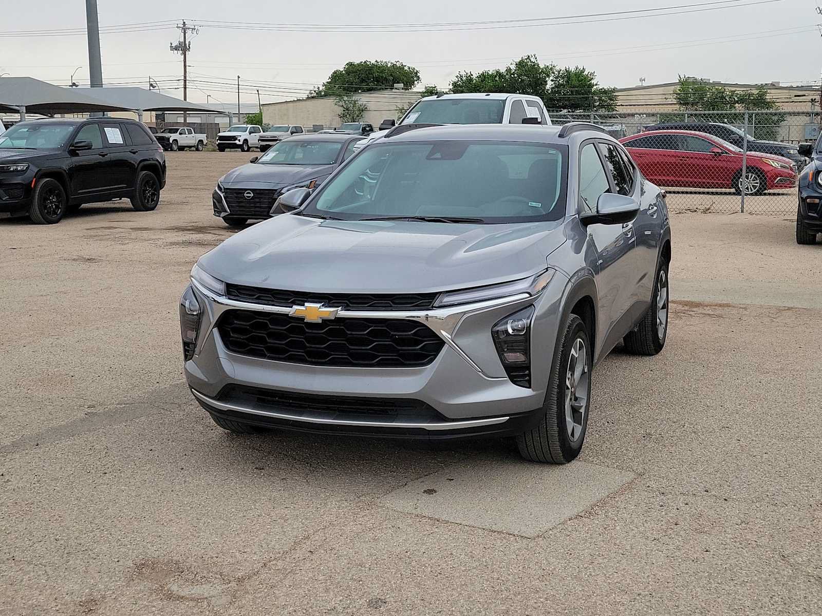 Used 2025 Chevrolet Trax LT FWD image 4
