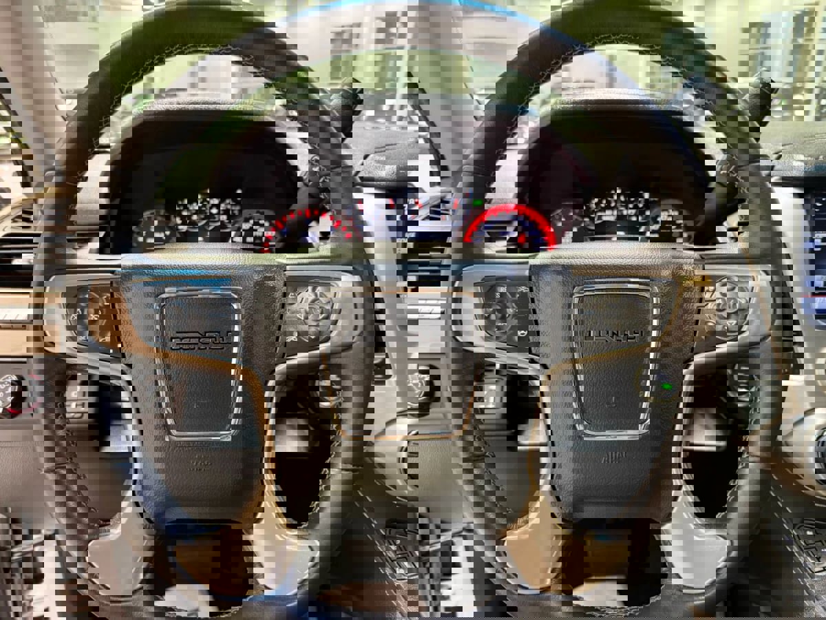 Used 2015 GMC Yukon Denali w/ Premium Package image 13