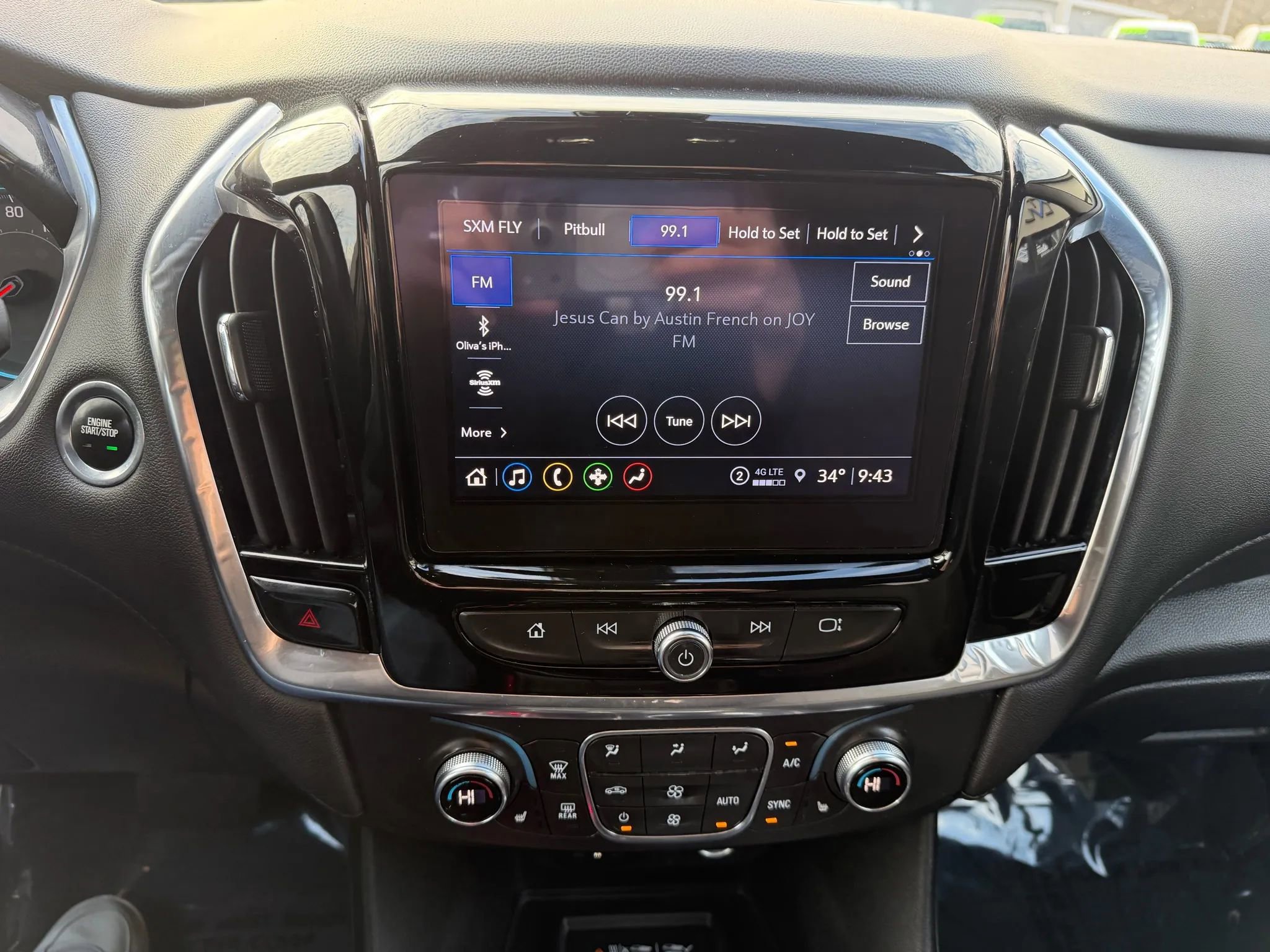 Used 2022 Chevrolet Traverse LT image 25