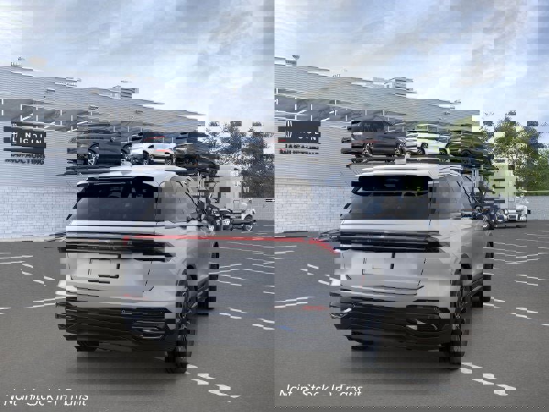 New 2026 Lincoln Nautilus Premier image 8