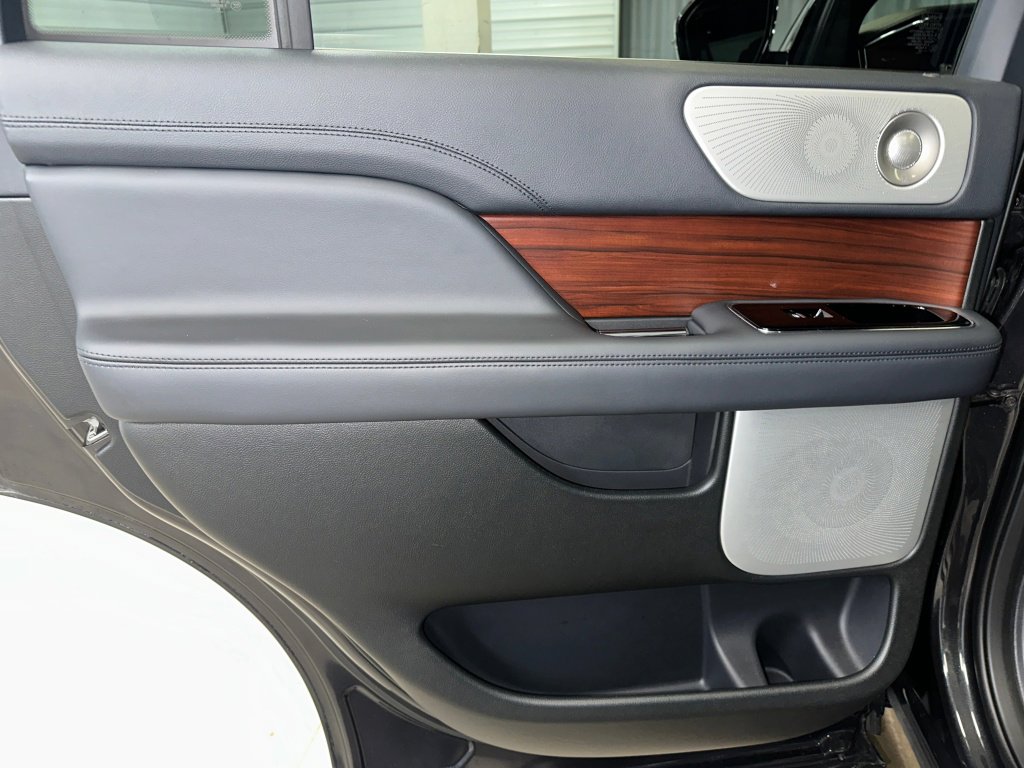 Used 2023 Lincoln Navigator Reserve image 18