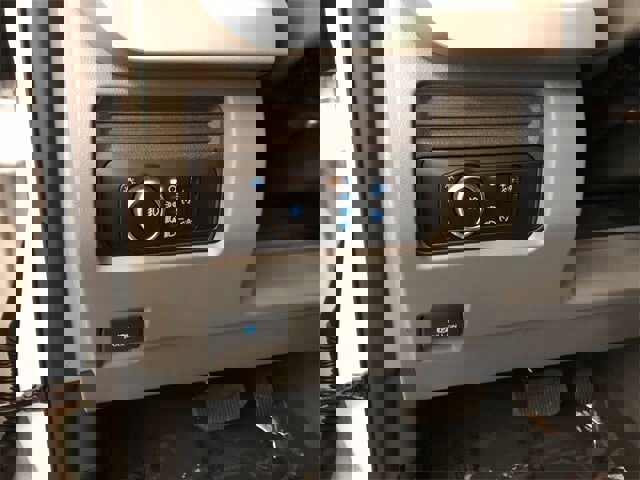 New 2025 Ford F550 4x4 Crew Cab image 13