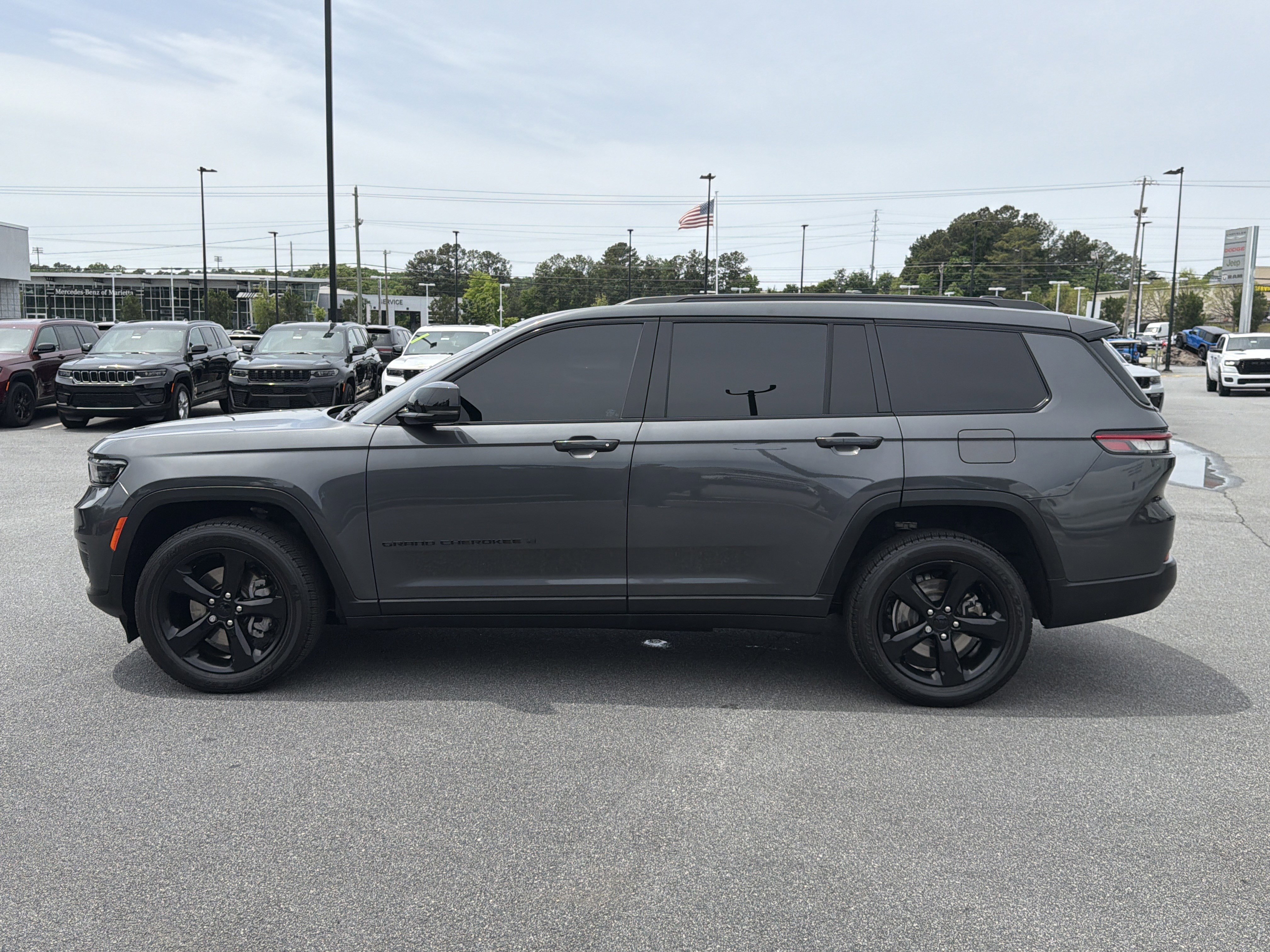 Used 2021 Jeep Grand Cherokee L Laredo RWD image 4