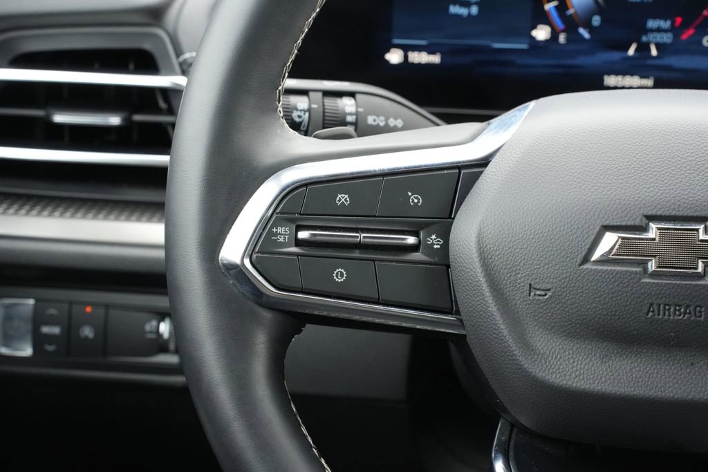 Used 2025 Chevrolet Traverse LT w/ Midnight/Sport Edition FWD image 7