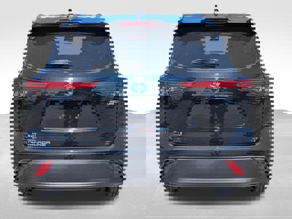 Used 2023 Toyota Highlander Bronze Edition image 4