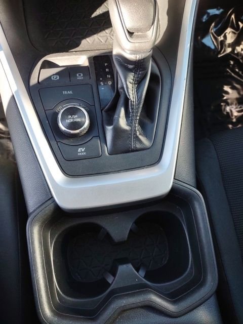 Used 2019 Toyota RAV4 LE image 13
