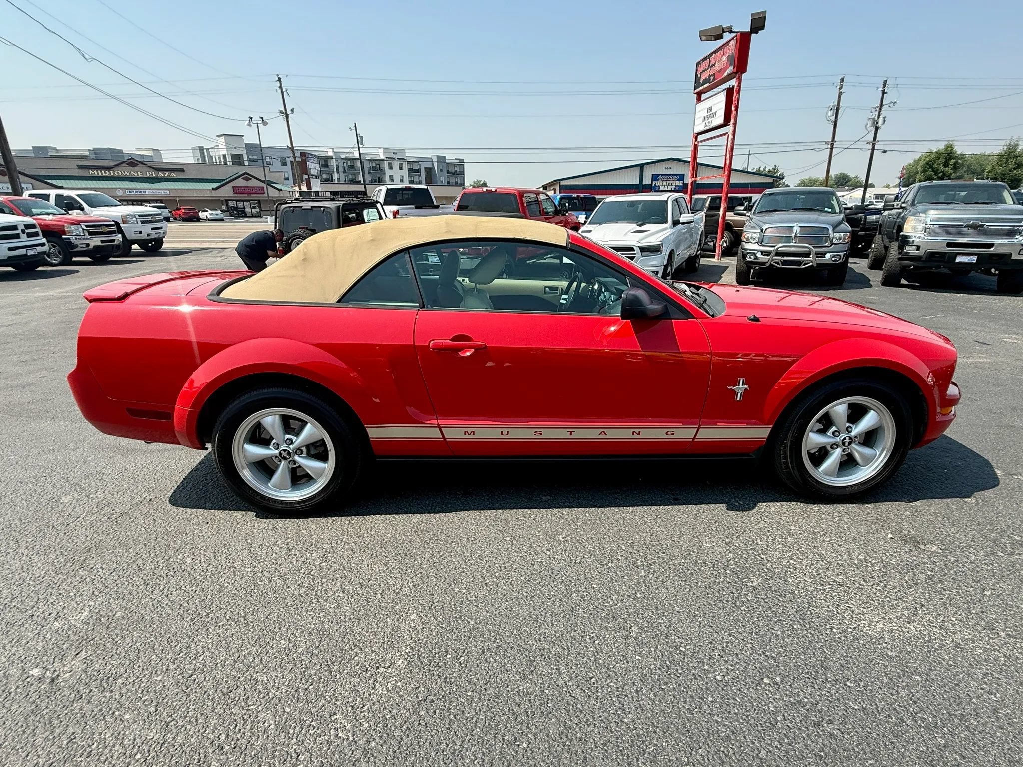 Used 2008 Ford Mustang Convertible RWD image 6