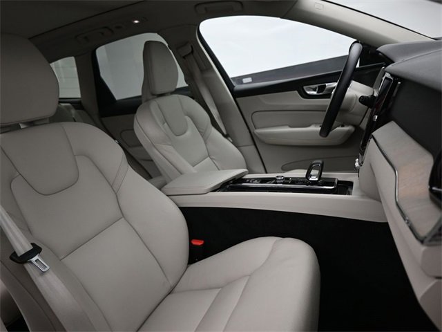 Used 2023 Volvo XC60 B5 Plus w/ Protection Package Premier image 34