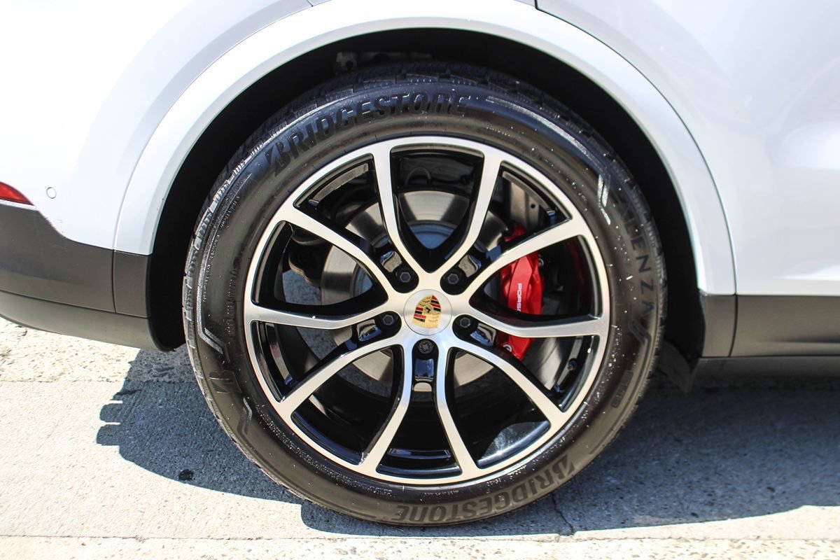 Used 2024 Porsche Cayenne S AWD/4WD image 42