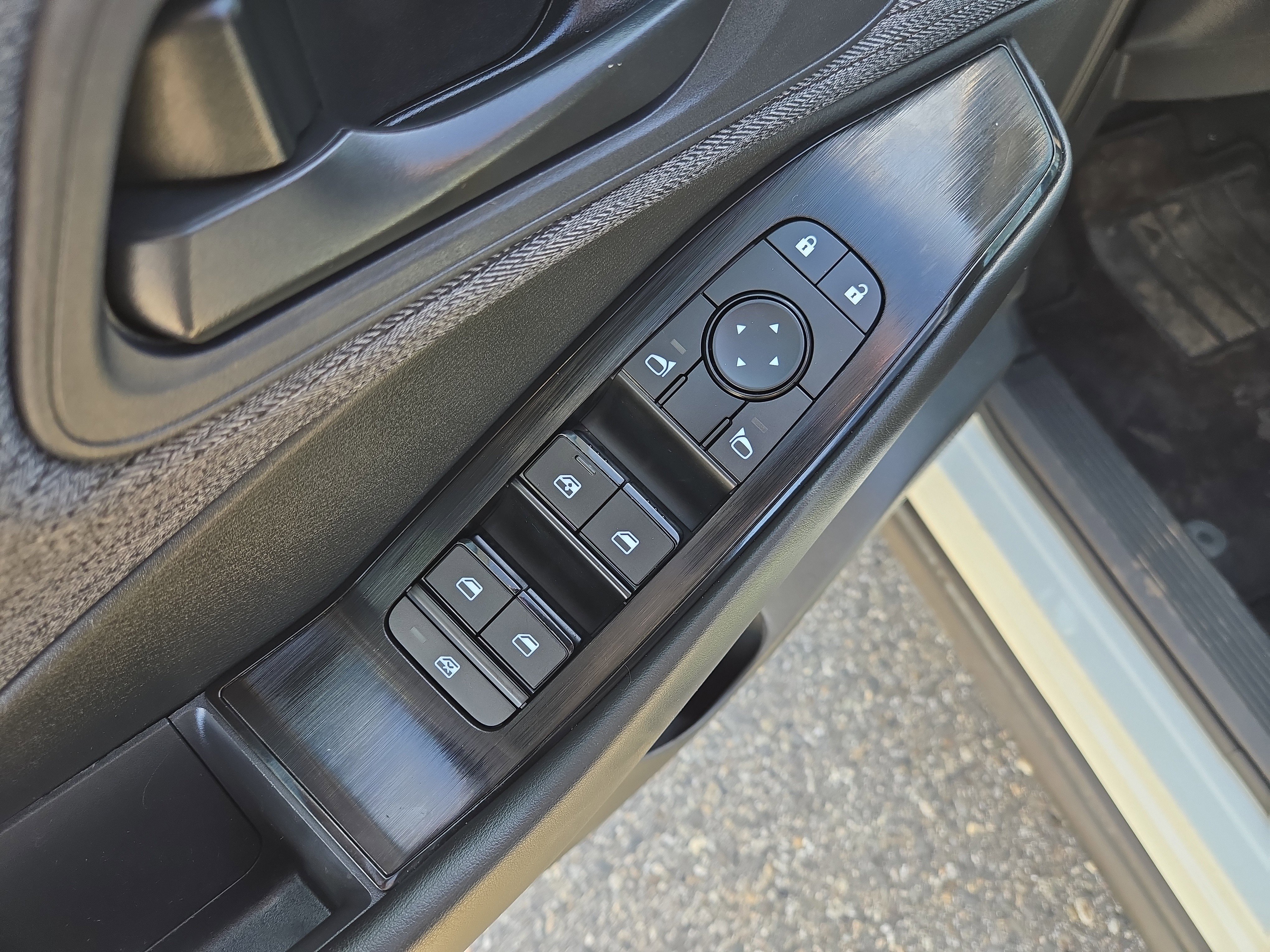 Used 2023 Nissan Rogue S image 20