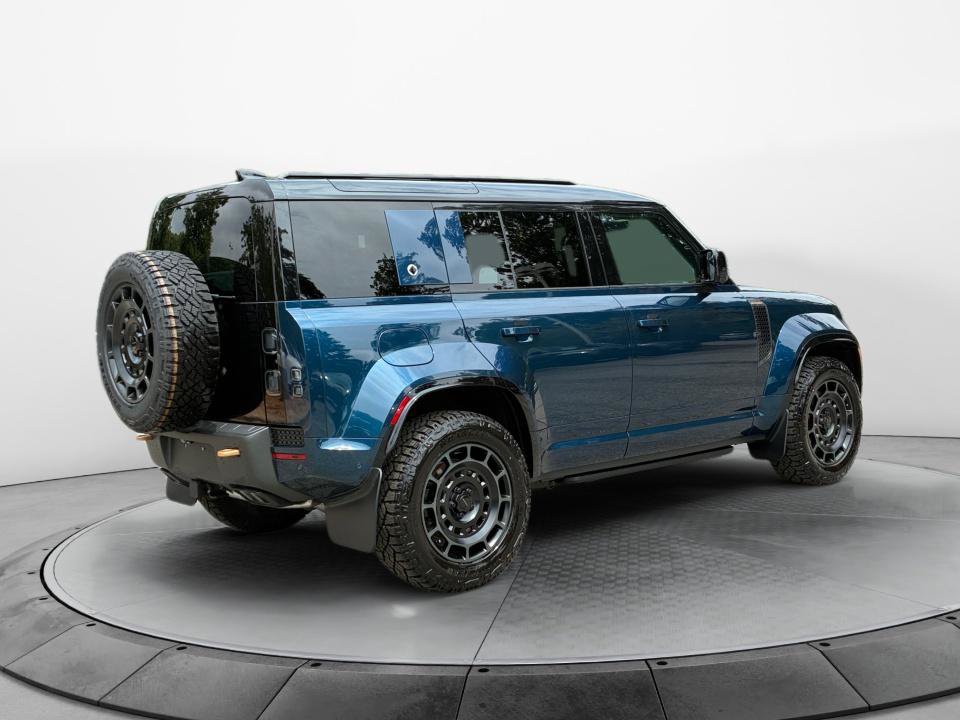 New 2026 Land Rover Defender 110 AWD/4WD image 7