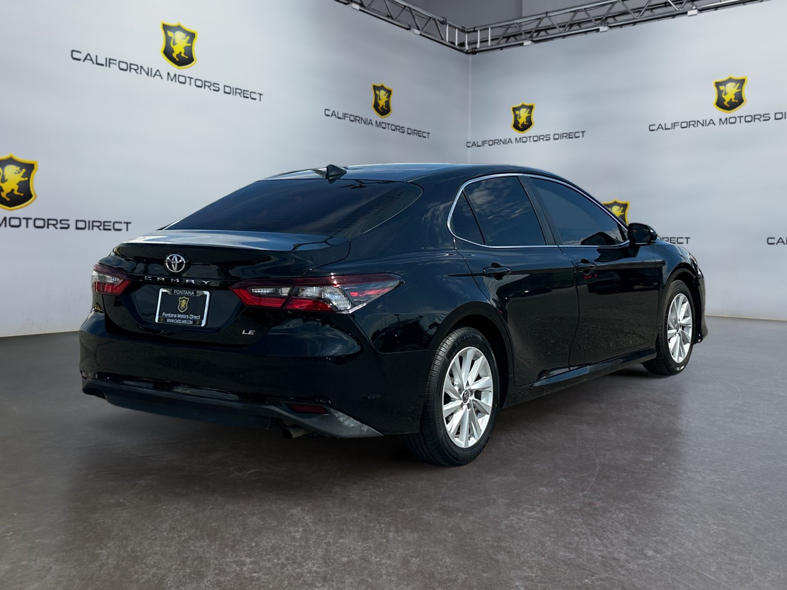 Used 2022 Toyota Camry LE FWD image 5