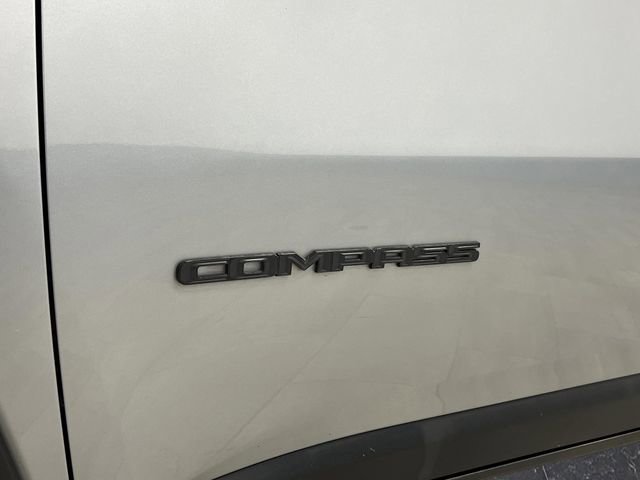 Used 2021 Jeep Compass Latitude image 30