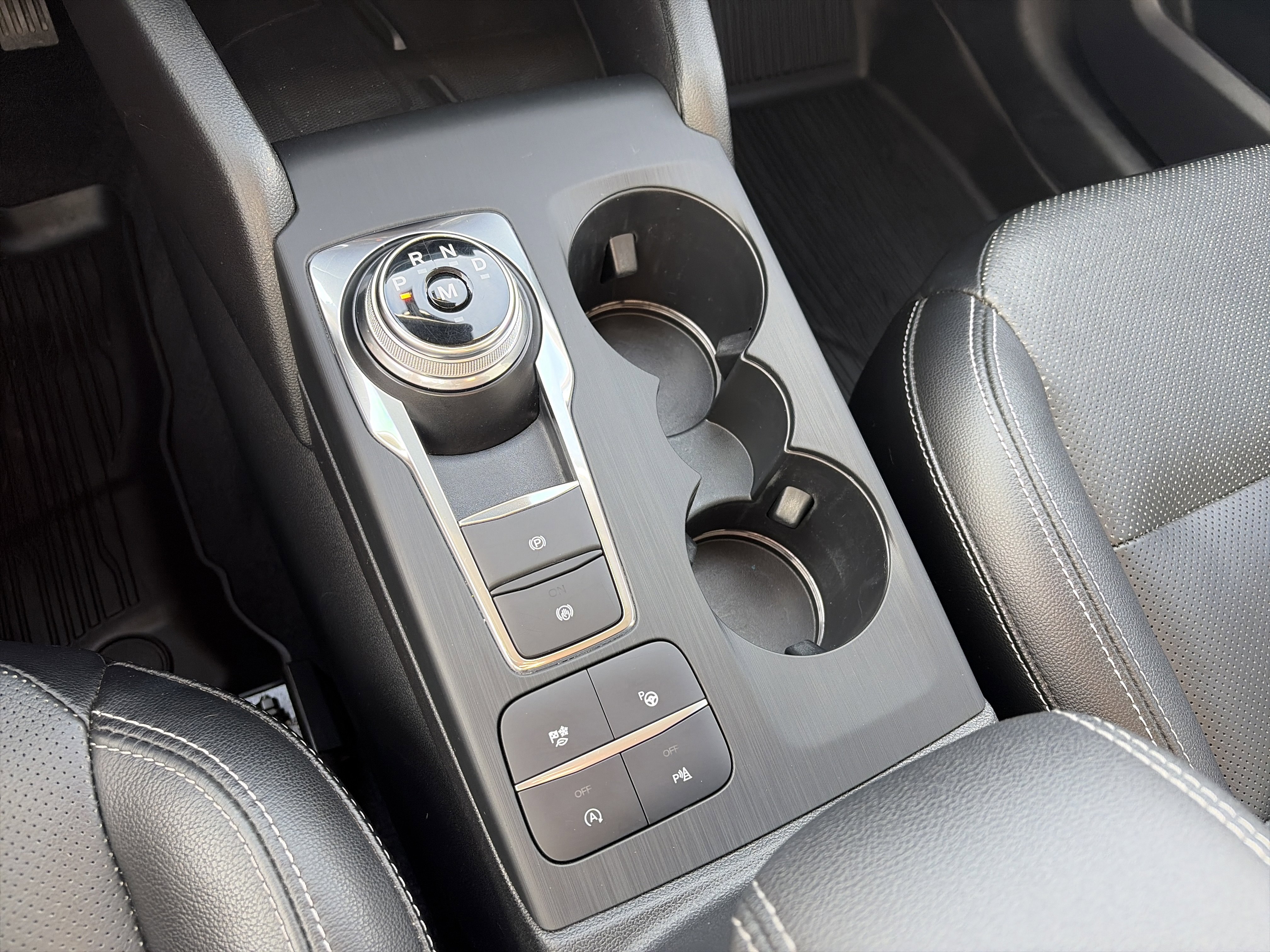 Used 2020 Ford Escape Titanium image 23