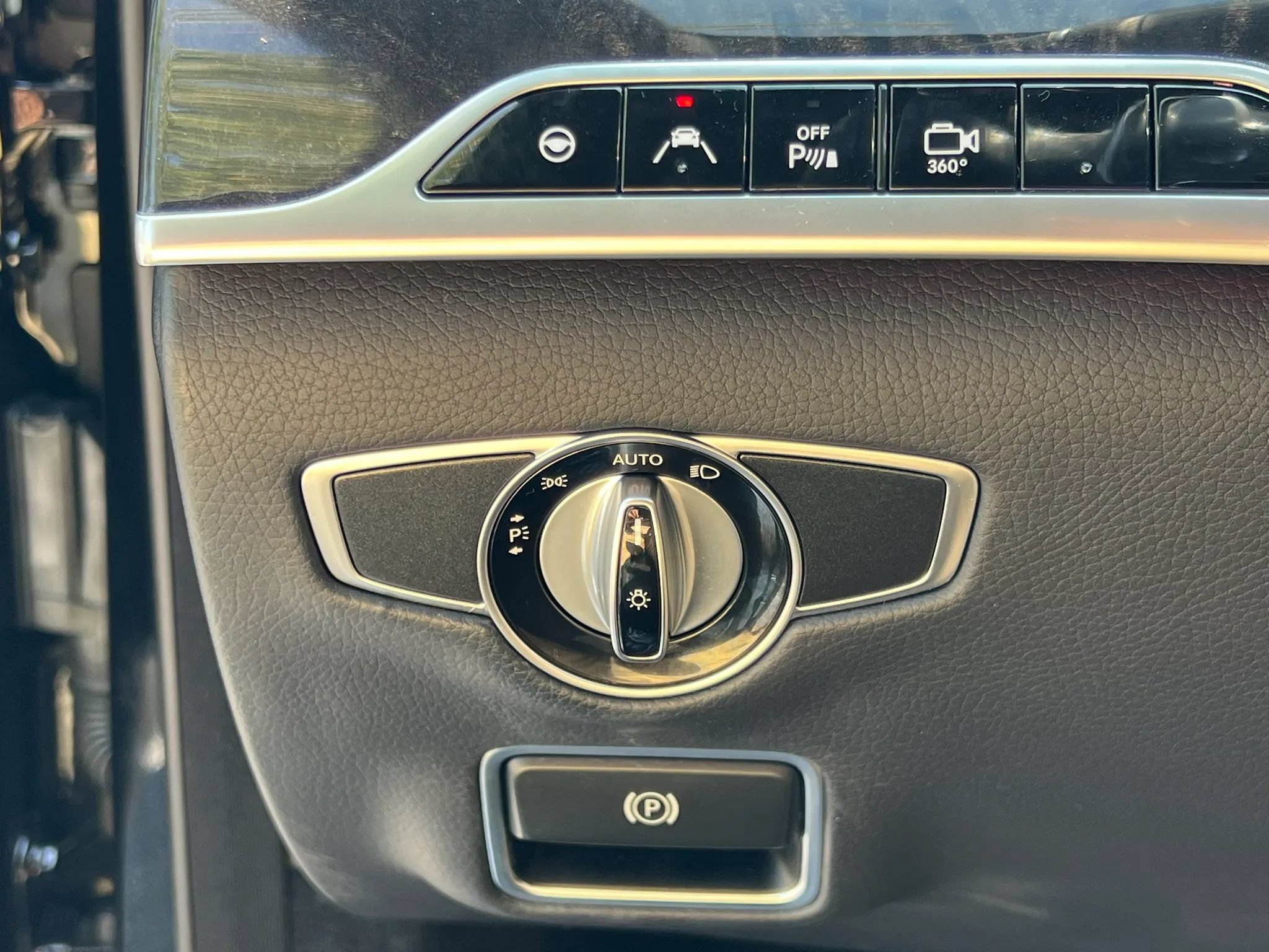 Used 2017 Mercedes-Benz S 550 4MATIC Sedan w/ Premium Package image 28