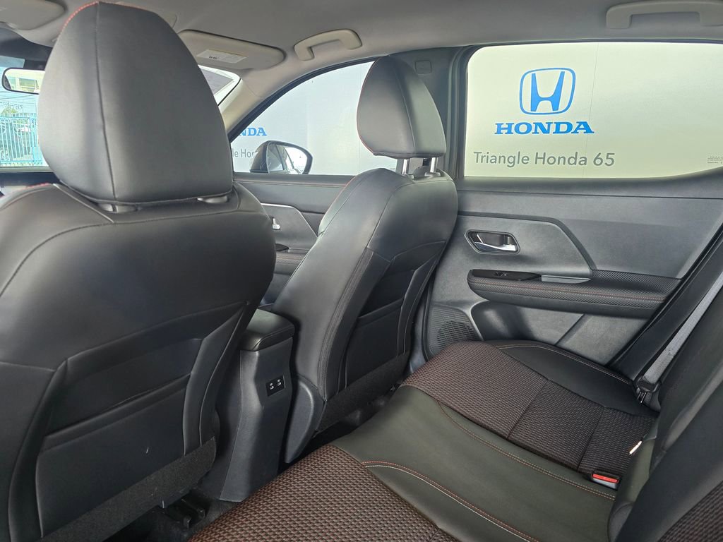 Used 2025 Nissan Kicks SR FWD image 16
