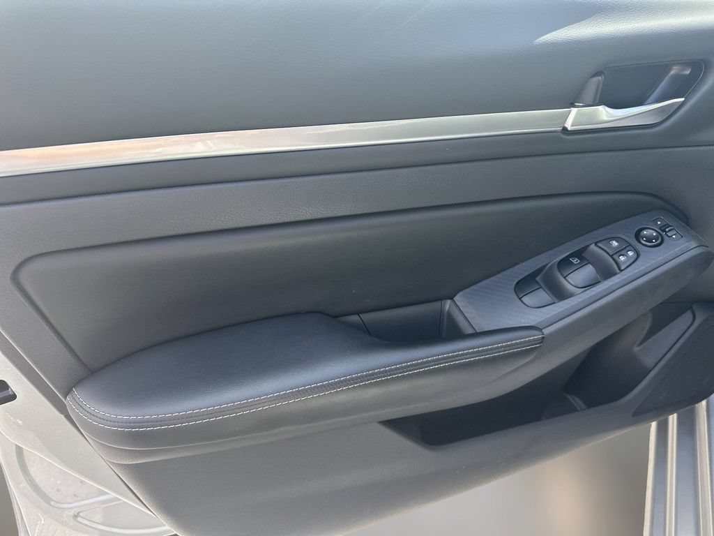 Used 2022 Nissan Altima 2.5 SV FWD image 11
