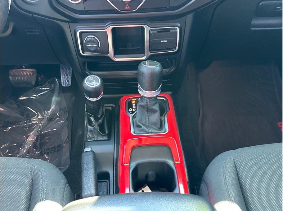 Used 2021 Jeep Gladiator Sport image 18