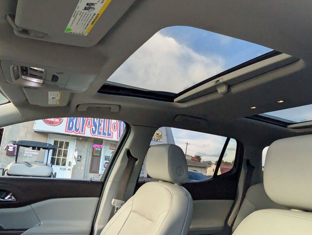 Used 2017 GMC Acadia SLT AWD/4WD image 21