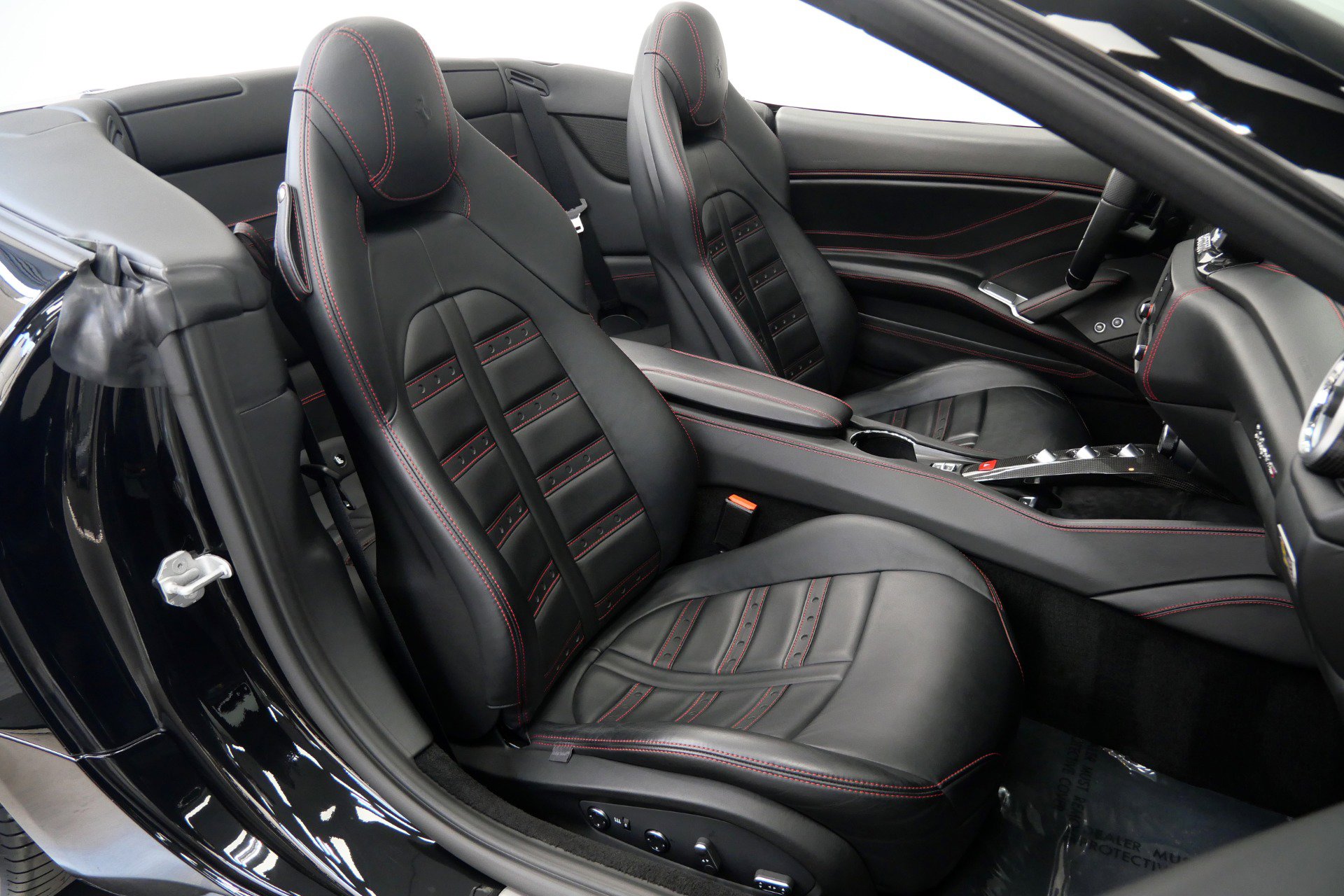 Used 2015 Ferrari California T RWD image 24