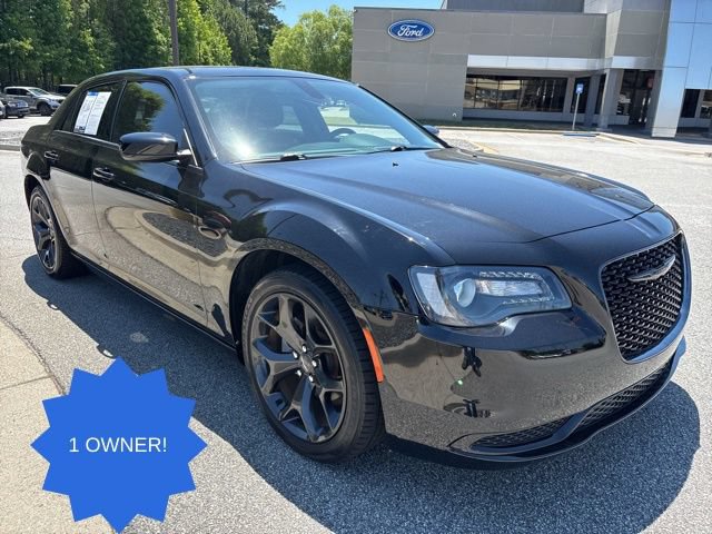 Used 2021 Chrysler 300 Touring w/ Sport Appearance Package RWD image 2