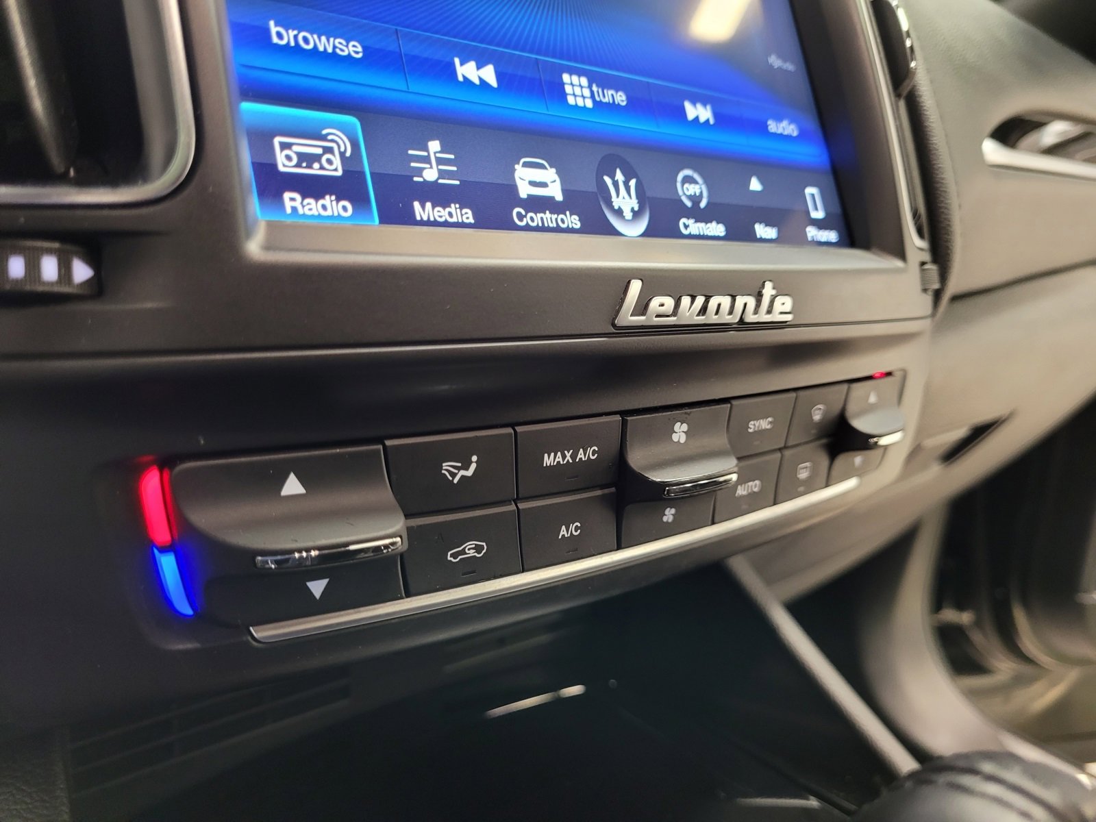 Used 2018 Maserati Levante GranSport image 32