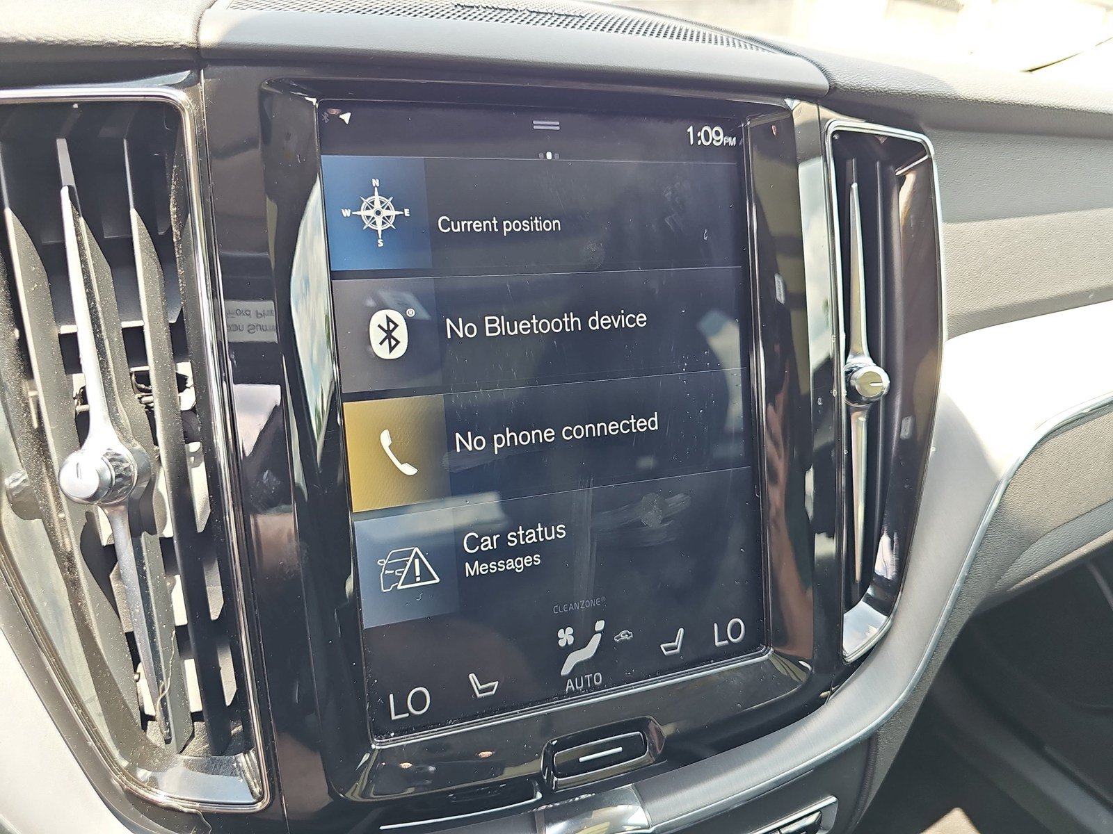 Used 2019 Volvo XC60 T6 Momentum w/ Multimedia Package AWD/4WD image 25