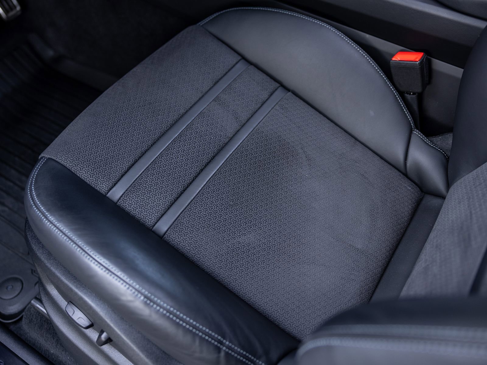 Certified 2025 Porsche Cayenne GTS image 46