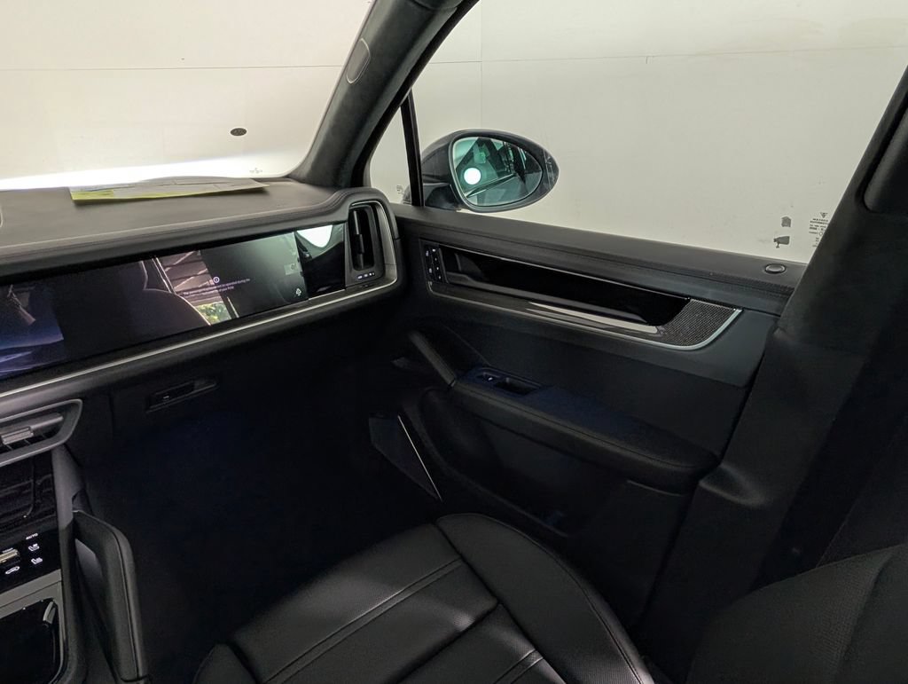 New 2026 Porsche Cayenne Turbo AWD/4WD image 23