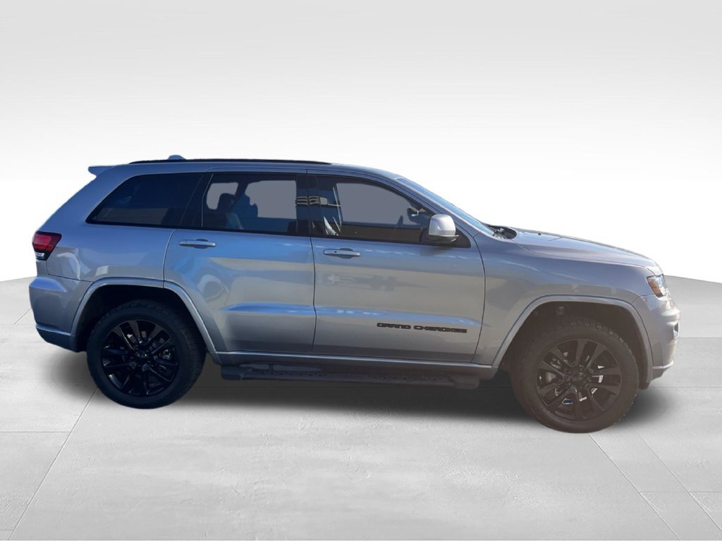 Used 2018 Jeep Grand Cherokee Altitude AWD/4WD image 14