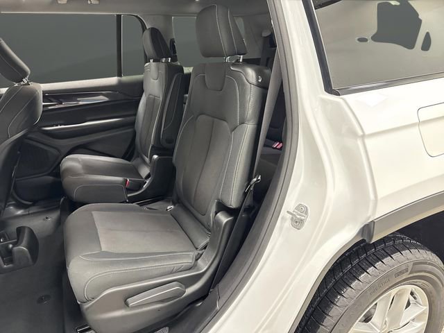 Used 2023 Jeep Grand Cherokee L Laredo image 26