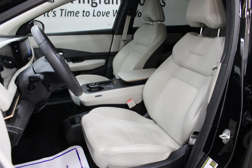 Used 2024 Nissan Ariya AWD image 15