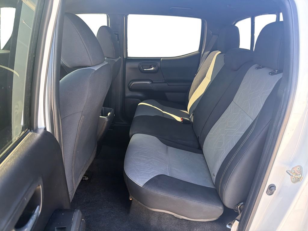 Used 2020 Toyota Tacoma TRD Sport w/ Technology Package image 11