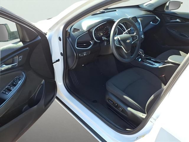 Used 2023 Chevrolet Malibu LS w/ Driver Confidence Package FWD image 10