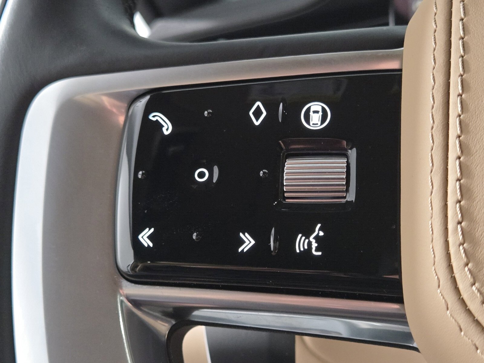 Used 2025 Land Rover Range Rover Long Wheelbase SE image 25